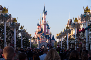 CONTINENTBUS Busreise nach Disneyland Paris – 4-tägiger Aufenthalt mit Schlossblick und Freizeitpark